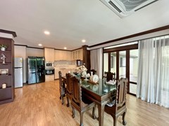 House for rent Central Pattaya showing the dining and kitchen areas 