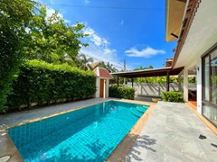 House for rent Central Pattaya showing the pool and carport 