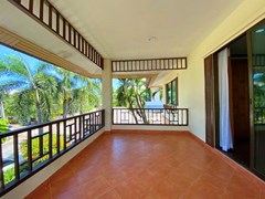 House for sale East Pattaya showing the balcony 