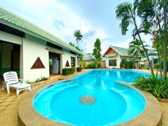 House for sale East Pattaya showing the communal pool 