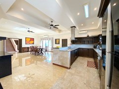 House for sale East Pattaya showing the dining and kitchen areas  