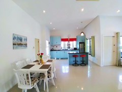 House for sale East Pattaya showing the dining and kitchen areas 