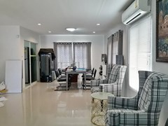 House for sale East Pattaya showing the dining and kitchen areas 