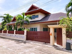 House for sale East Pattaya showing the house 