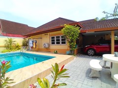 House for sale East Pattaya showing the house, pool and carport 