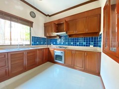 House for sale East Pattaya showing the kitchen 