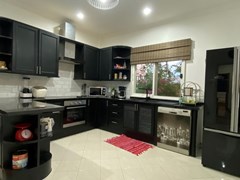 House for sale East Pattaya showing the kitchen 