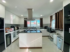 House for sale East Pattaya showing the kitchen