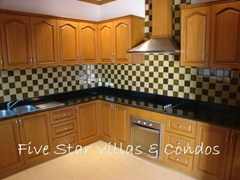 House for sale East Pattaya showing the kitchen