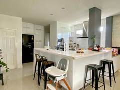 House for sale East Pattaya showing the kitchen and breakfast bar 