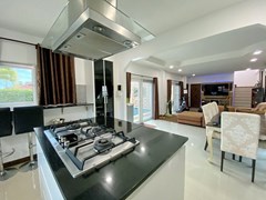 House for sale East Pattaya showing the kitchen and breakfast bar 