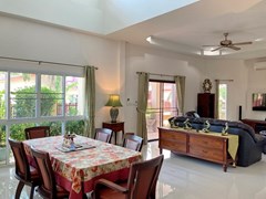 House for sale East Pattaya showing the dining and living areas 