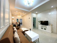 House for sale East Pattaya showing the living, dining and kitchen areas 