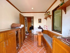House for sale East Pattaya showing the maid's suite 
