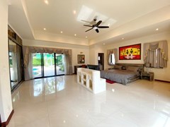 House for sale East Pattaya showing the master bedroom suite 