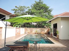 House for sale East Pattaya showing the private swimming pool