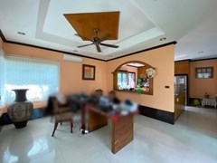 House for sale Huay Yai Pattaya showing the dining and kitchen areas 