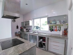 House for sale Huay Yai Pattaya showing the kitchen 