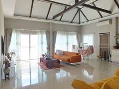 House for sale Huay Yai Pattaya showing the open plan concept 