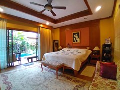 House for sale Huay Yai  Pattaya showing the master bedroom 