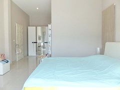 House for sale Huay Yai Pattaya showing the master bedroom suite 