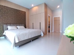 House for sale Huay Yai Pattaya showing the master bedroom suite 