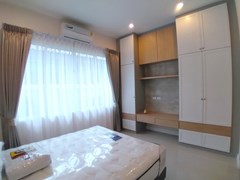 House for sale Huay Yai Pattaya showing the second bedroom with built-in wardrobes 