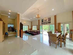 House for sale Huay Yai showing the large living and dining areas 