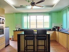 House for Sale Jomtien showing the kitchen 