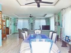 House for Sale Jomtien showing the dining, living and kitchen areas 