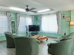 House for Sale Jomtien showing the living room 