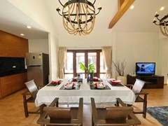 House for sale Jomtien showing the dining area 