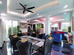 House for sale Jomtien showing the dining, living and kitchen areas 