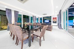 House for sale Jomtien showing the living and dining areas 