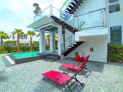 House for sale Jomtien showing the terrace 