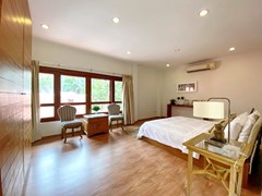 House for sale Jomtien showing the second master bedroom 