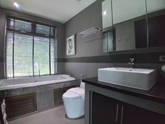 House for sale Jomtien showing the third bathroom 