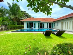 House for sale Mabprachan Pattaya showing the garden and pool 