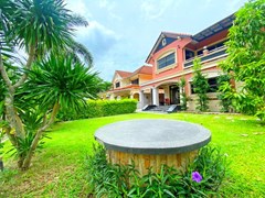 House for sale Mabprachan Pattaya showing the house and garden 