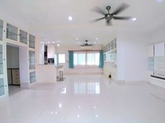 House for sale Mabprachan Pattaya showing the open plan concept 