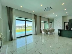 House for sale Mabprachan Pattaya showing the open plan living area 
