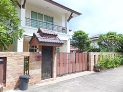 House for sale Na Jomtien Pattaya showing the house