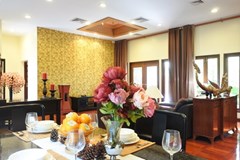 House for sale at Na Jomtien showing the dining and living areas 