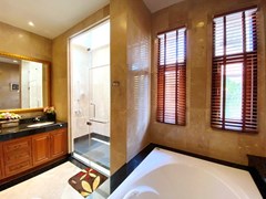 House for sale Na Jomtien showing the second bathroom 