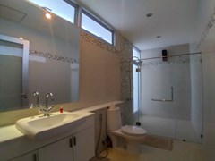 House for sale Na Jomtien showing the third bathroom 