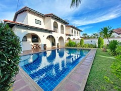 House for sale Pattaya Mabprachan showing house, garden and pool 