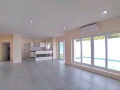 House for sale Pattaya Mabprachan showing the kitchen and fifth bathroom 