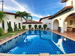 House for sale Pattaya Mabprachan showing the private pool 