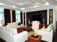 House for sale Pattaya Phoenix Golf Course showing the main living room