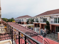 House for sale Pattaya showing the balcony 